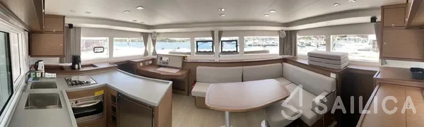 Lagoon 450  Flybridge - Yacht Charter Sailica