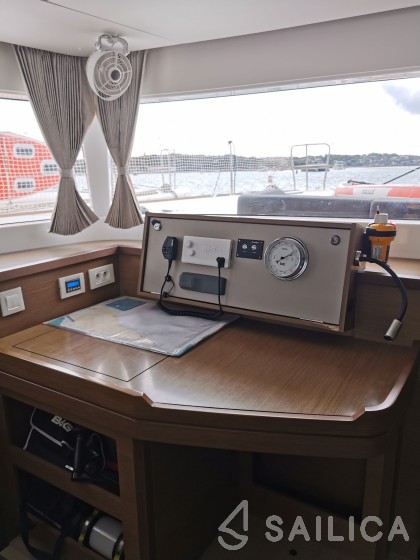 Lagoon 450  Flybridge - Yacht Charter Sailica