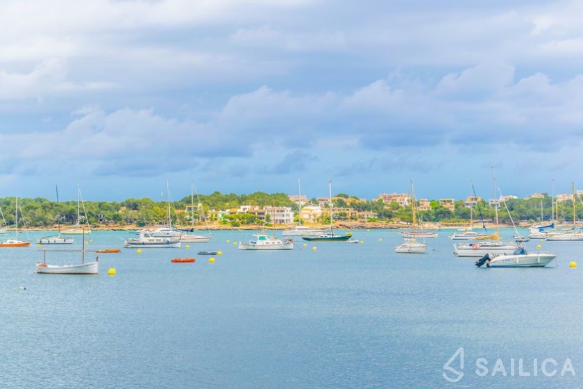 Lagoon 450  Flybridge - Yacht Charter Sailica