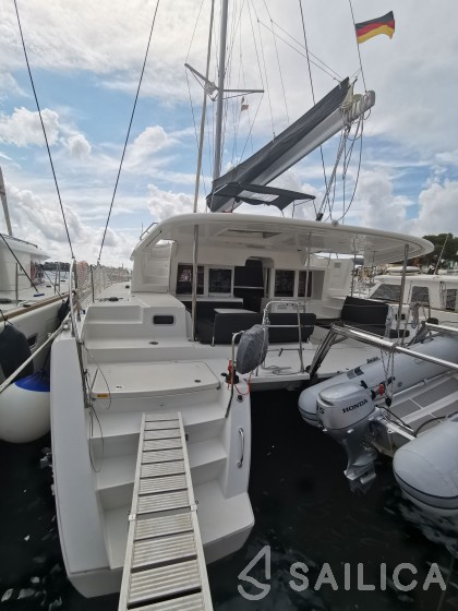 Lagoon 450  Flybridge - Yacht Charter Sailica