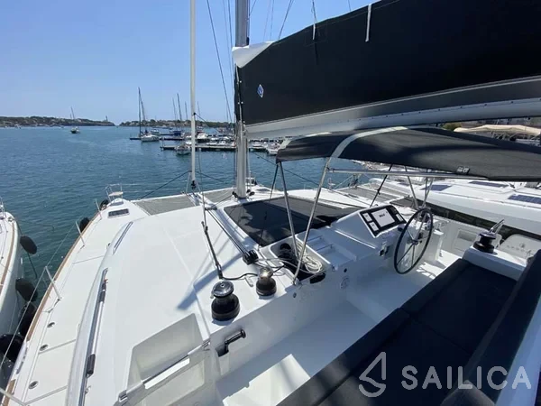 Lagoon 450  Flybridge - Yacht Charter Sailica