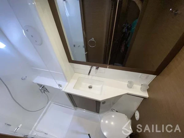 Lagoon 450  Flybridge - Yacht Charter Sailica