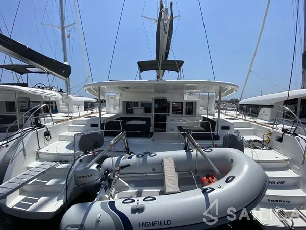 Lagoon 450  Flybridge - Yacht Charter Sailica