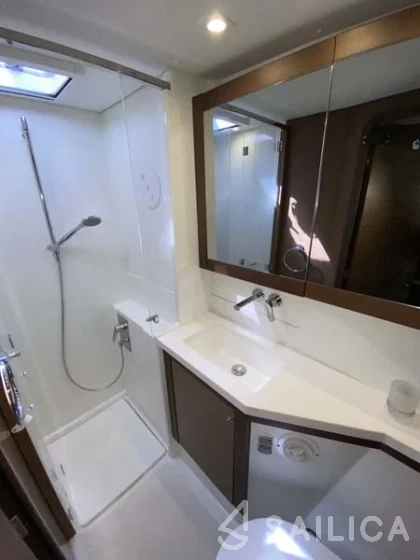 Lagoon 450  Flybridge - Yacht Charter Sailica