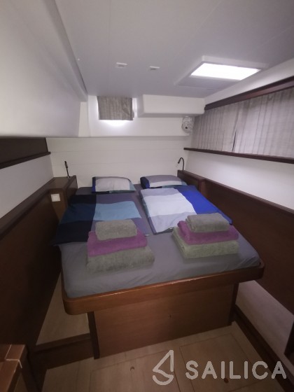 Lagoon 450  Flybridge - Yacht Charter Sailica