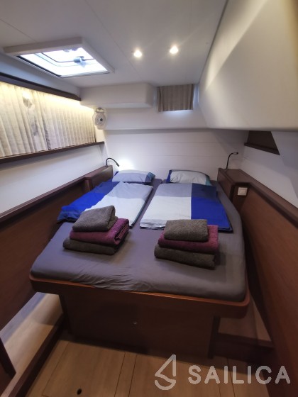 Lagoon 450  Flybridge - Yacht Charter Sailica