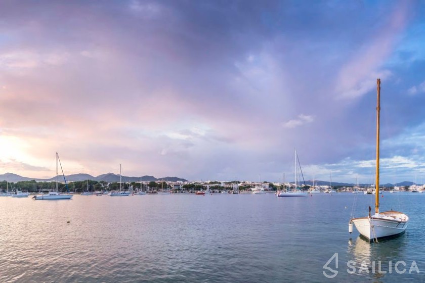 Lagoon 450  Flybridge - Yacht Charter Sailica