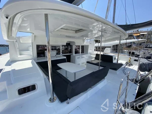 Lagoon 450  Flybridge - Yacht Charter Sailica