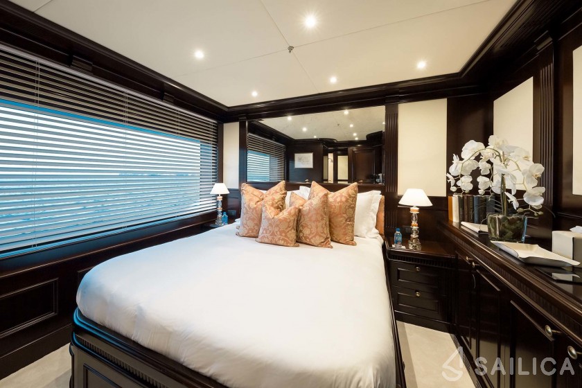 CBI NAVI 164 - Yacht Charter Sailica