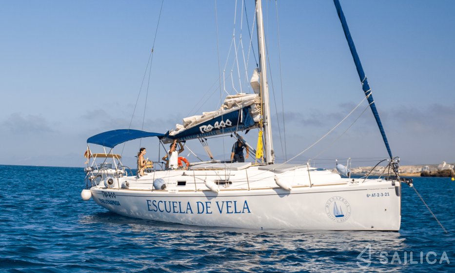 Ronautica 400 - Yacht Charter Sailica
