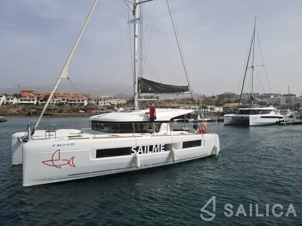 Lagoon 40 - Yacht Charter Sailica