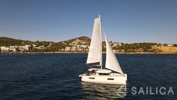 Lagoon 40 - Yacht Charter Sailica