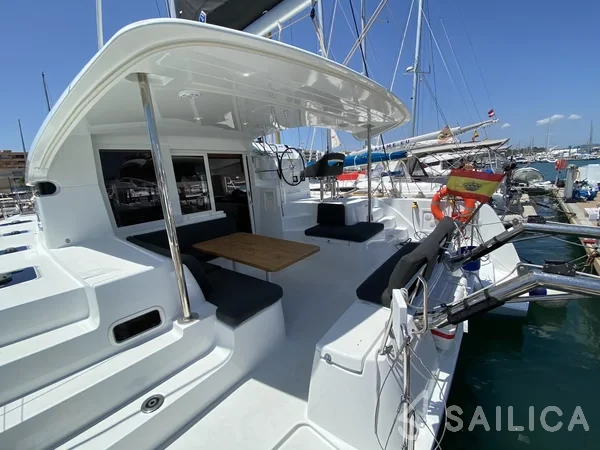 Lagoon 40 - Yacht Charter Sailica