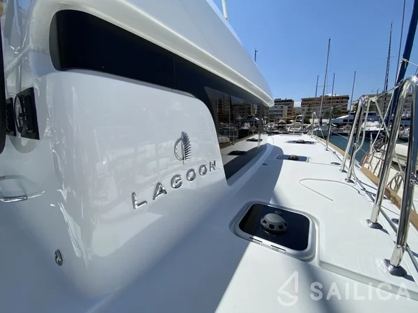 Lagoon 40 - Yacht Charter Sailica