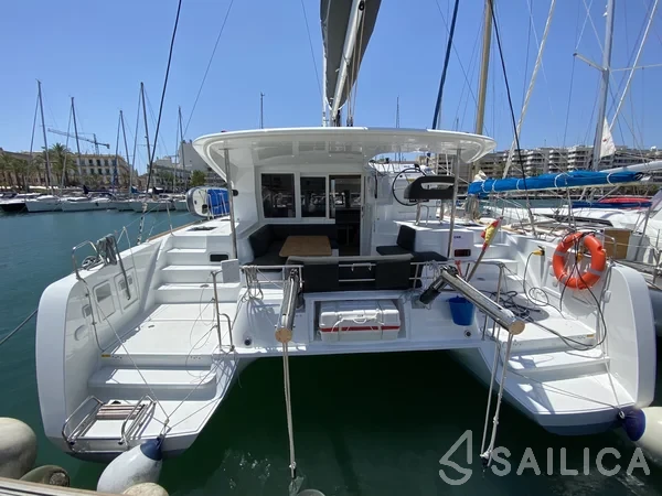Lagoon 40 - Yacht Charter Sailica