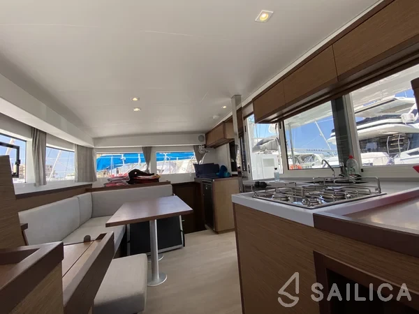 Lagoon 40 - Yacht Charter Sailica