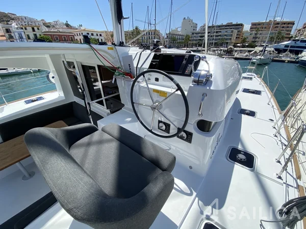 Lagoon 40 - Yacht Charter Sailica