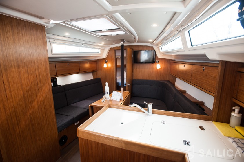 Bavaria Cruiser 34 - Yacht Charter Sailica