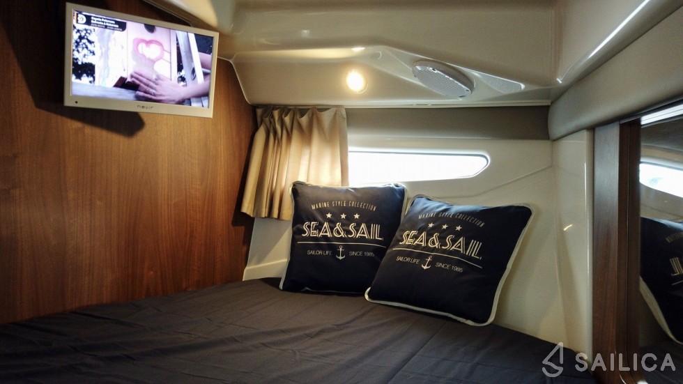 Quicksilver 755 - Yacht Charter Sailica