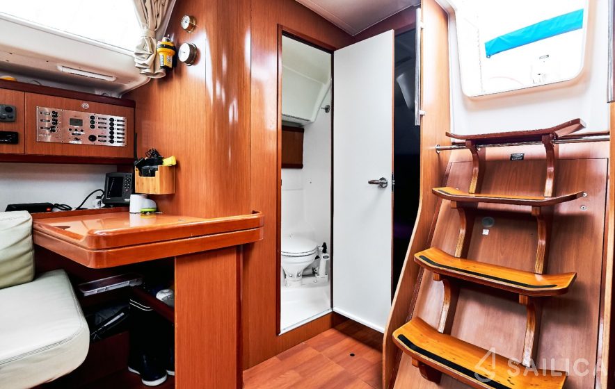 Oceanis 43 - Yacht Charter Sailica