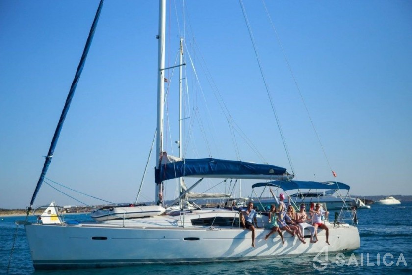 Oceanis 43 - Yacht Charter Sailica