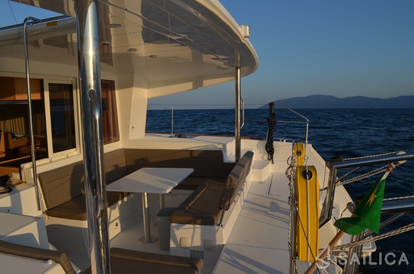 Lagoon 400 S2 - Yacht Charter Sailica