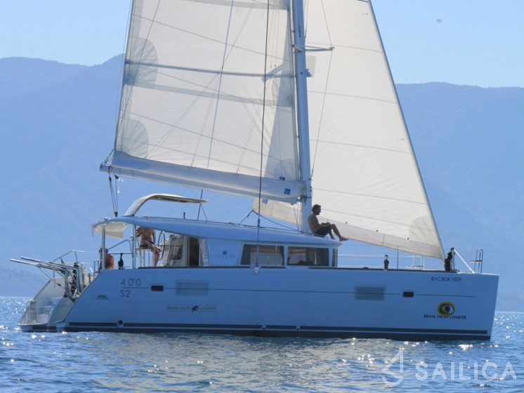 Lagoon 400 S2 - Yacht Charter Sailica