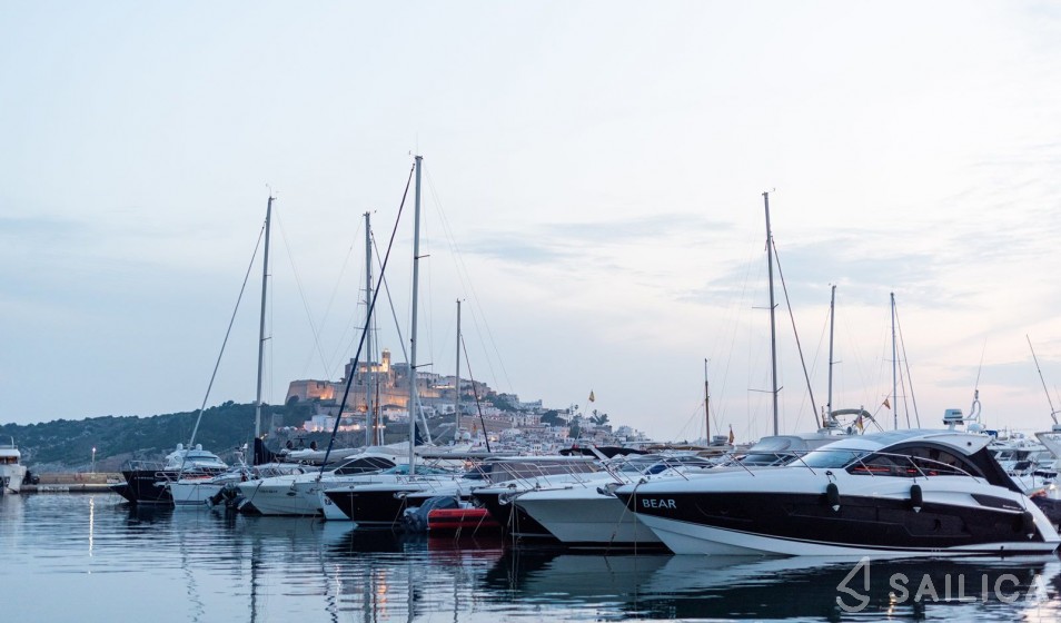 Princess 42 - Yacht Charter Sailica