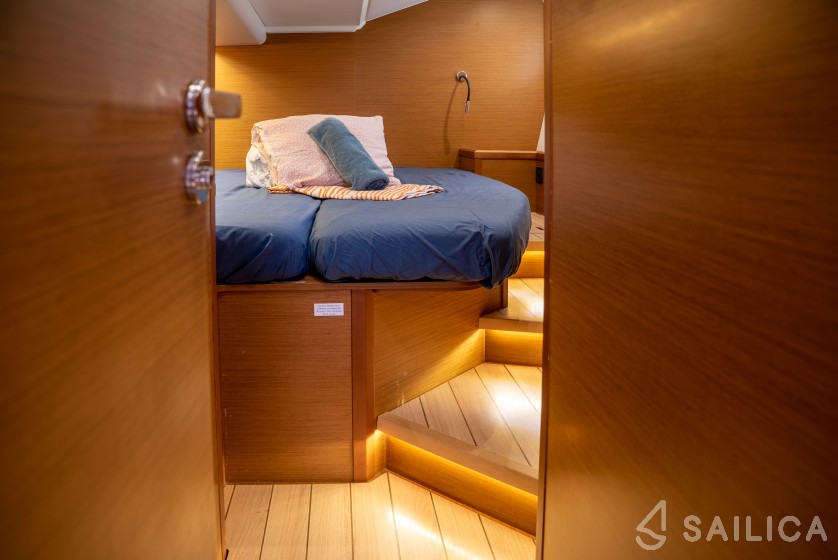 Jeanneau 54 - Yacht Charter Sailica