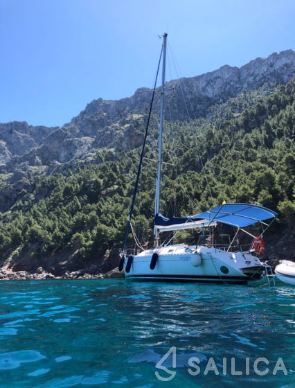First 345 - Yacht Charter Sailica