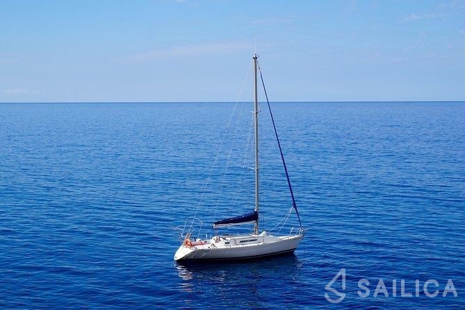 First 345 - Yacht Charter Sailica