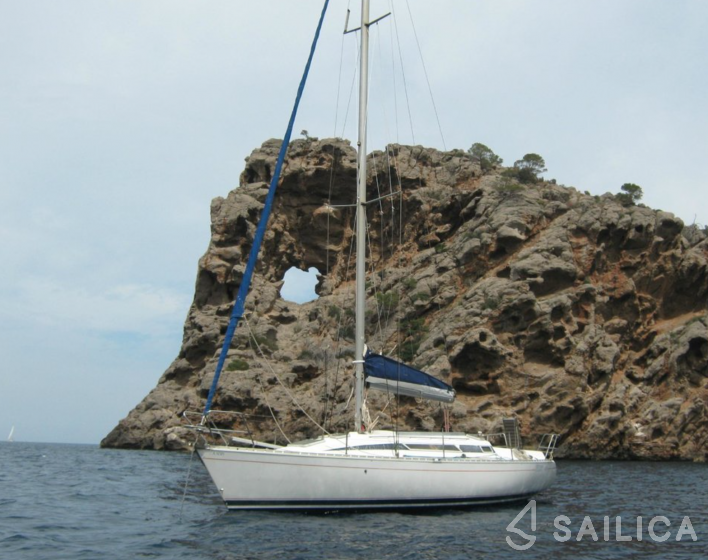 First 345 - Yacht Charter Sailica