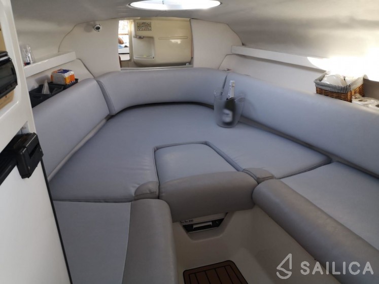 Cranchi 24 - Yacht Charter Sailica