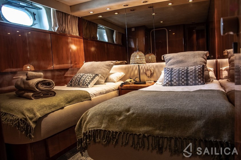 Falcon 80 - Yacht Charter Sailica