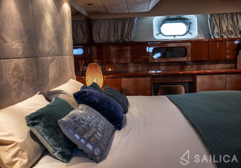 Falcon 80 - Yacht Charter Sailica