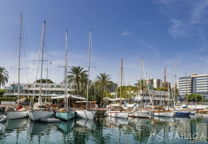 Mustique 42 - Yacht Charter Sailica
