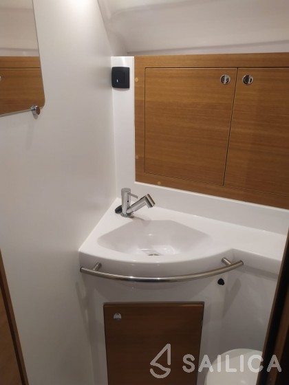 Elan Impression 40.1 - Yacht Charter Sailica