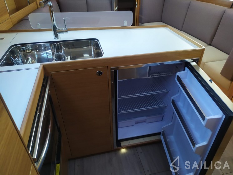 Elan Impression 40.1 - Yacht Charter Sailica
