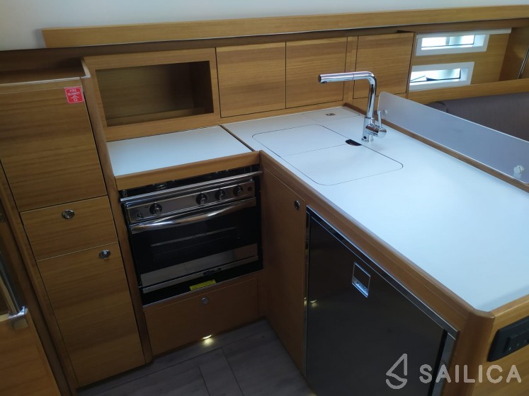 Elan Impression 40.1 - Yacht Charter Sailica