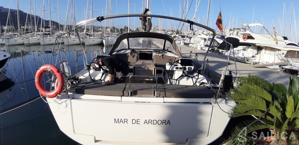 Dufour 525 GL - Yacht Charter Sailica