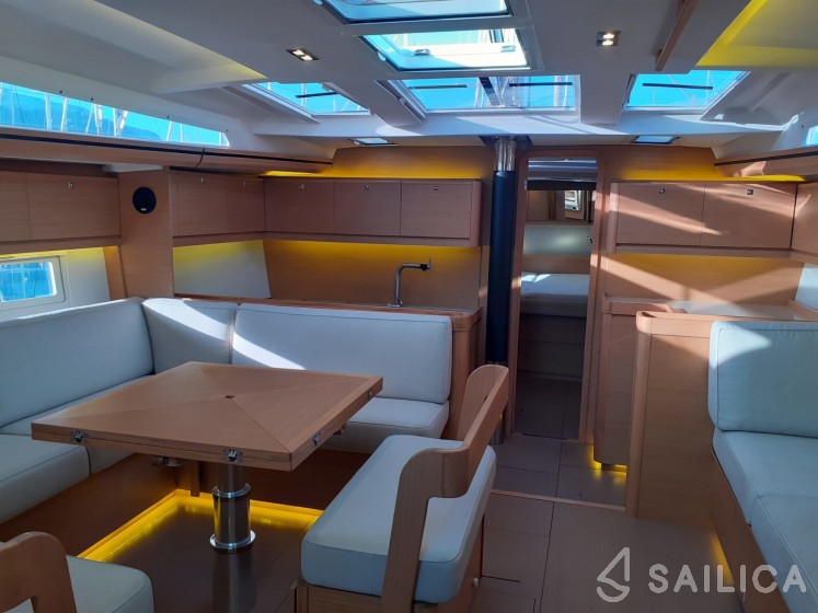 Dufour 525 GL - Yacht Charter Sailica