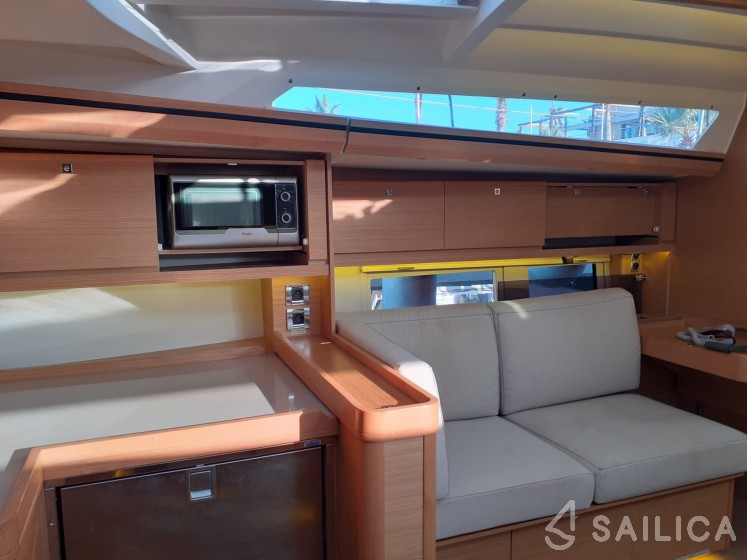 Dufour 525 GL - Yacht Charter Sailica