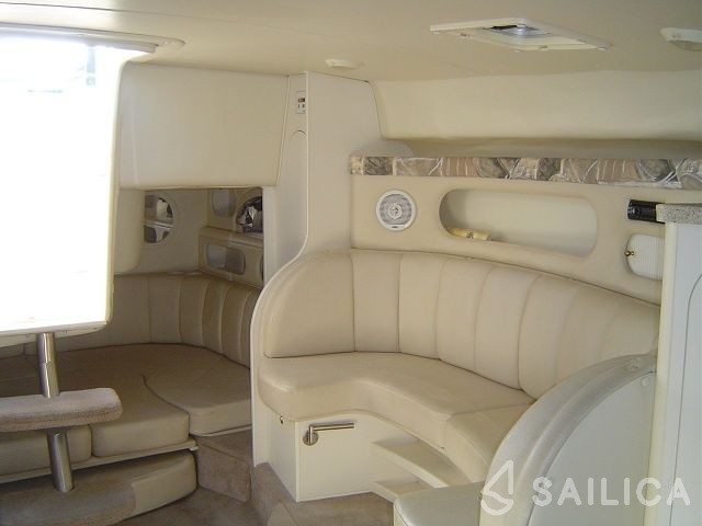Rinker Fiesta Vee 310 - Yacht Charter Sailica