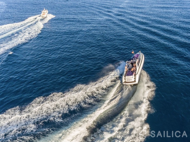 Comanche 40 - Yacht Charter Sailica
