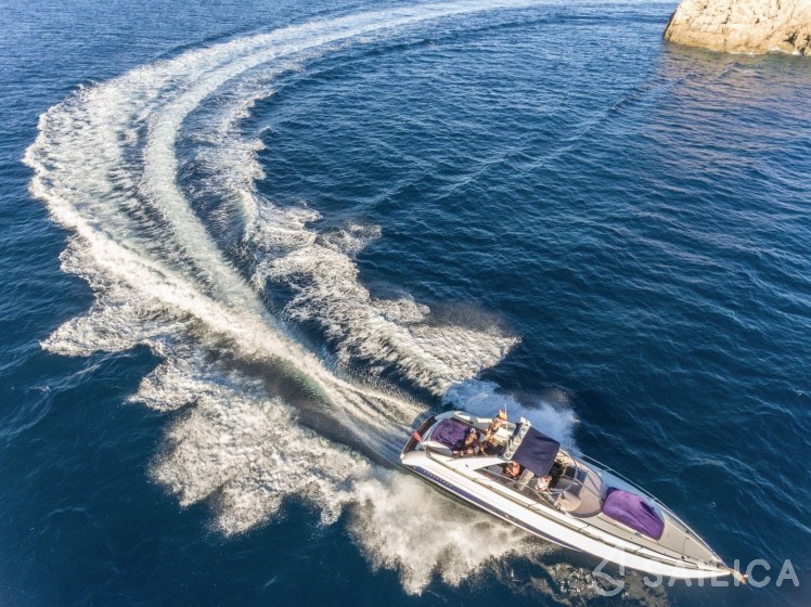 Comanche 40 - Yacht Charter Sailica