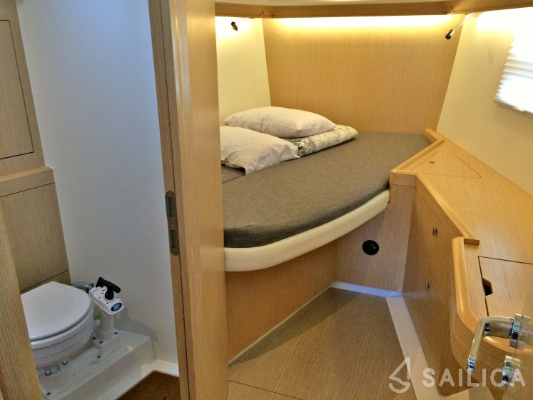 Azuree 41 - Yacht Charter Sailica