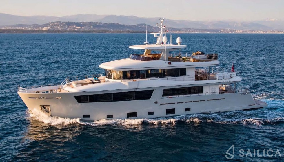 Cantiere delle Marche Nauta Air 110 - Yacht Charter Sailica