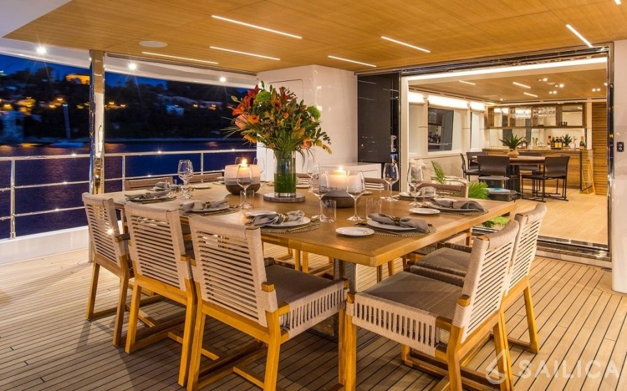 Cantiere delle Marche Nauta Air 110 - Yacht Charter Sailica