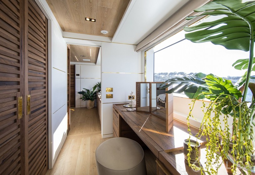 Cantiere delle Marche Nauta Air 110 - Yacht Charter Sailica