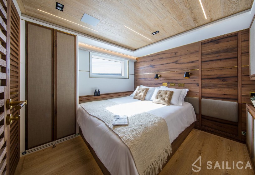 Cantiere delle Marche Nauta Air 110 - Yacht Charter Sailica
